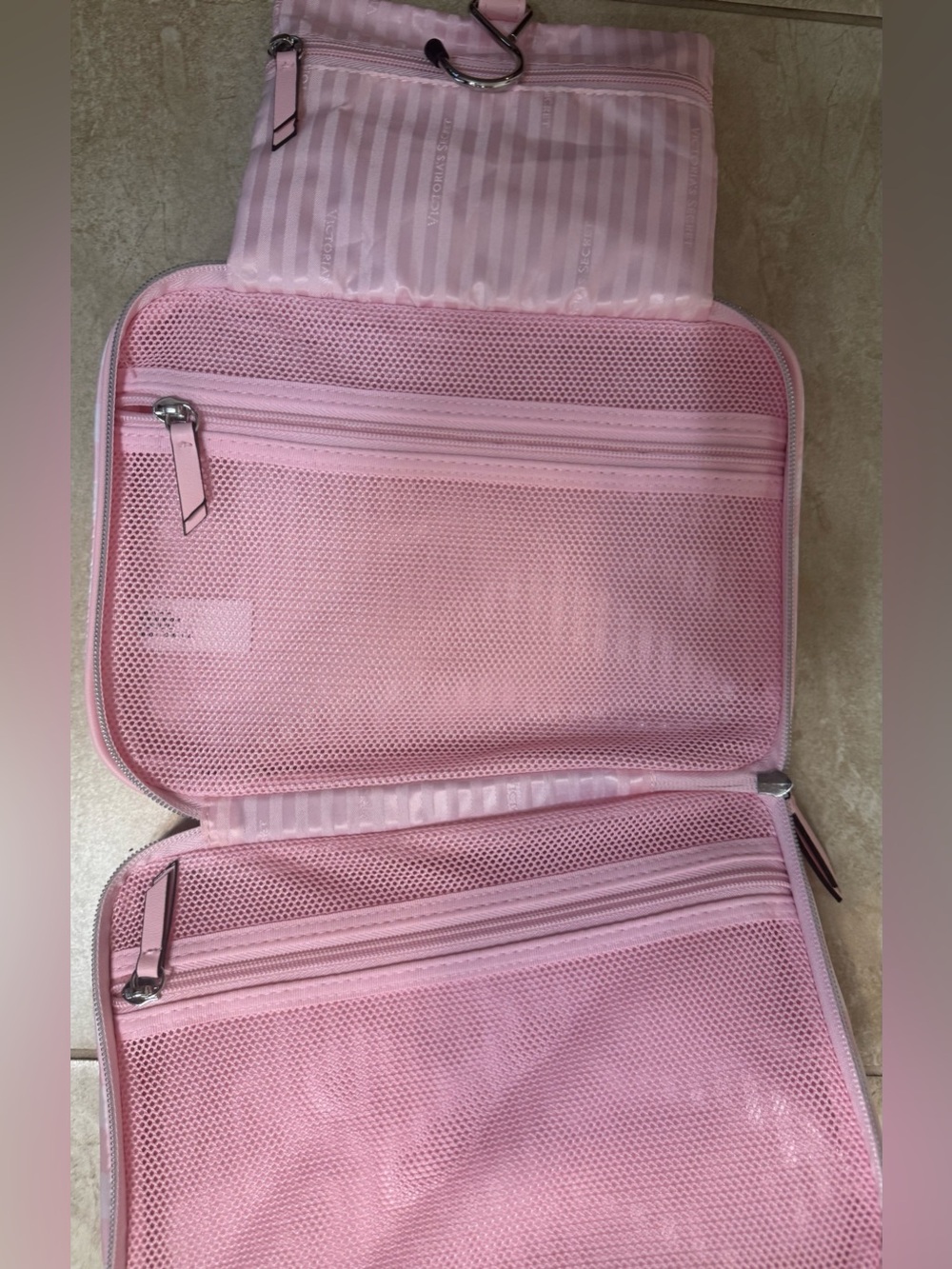 VICTORIA'S SECRET Travel Hanging Toiletry Bag - Picture 12 of 13